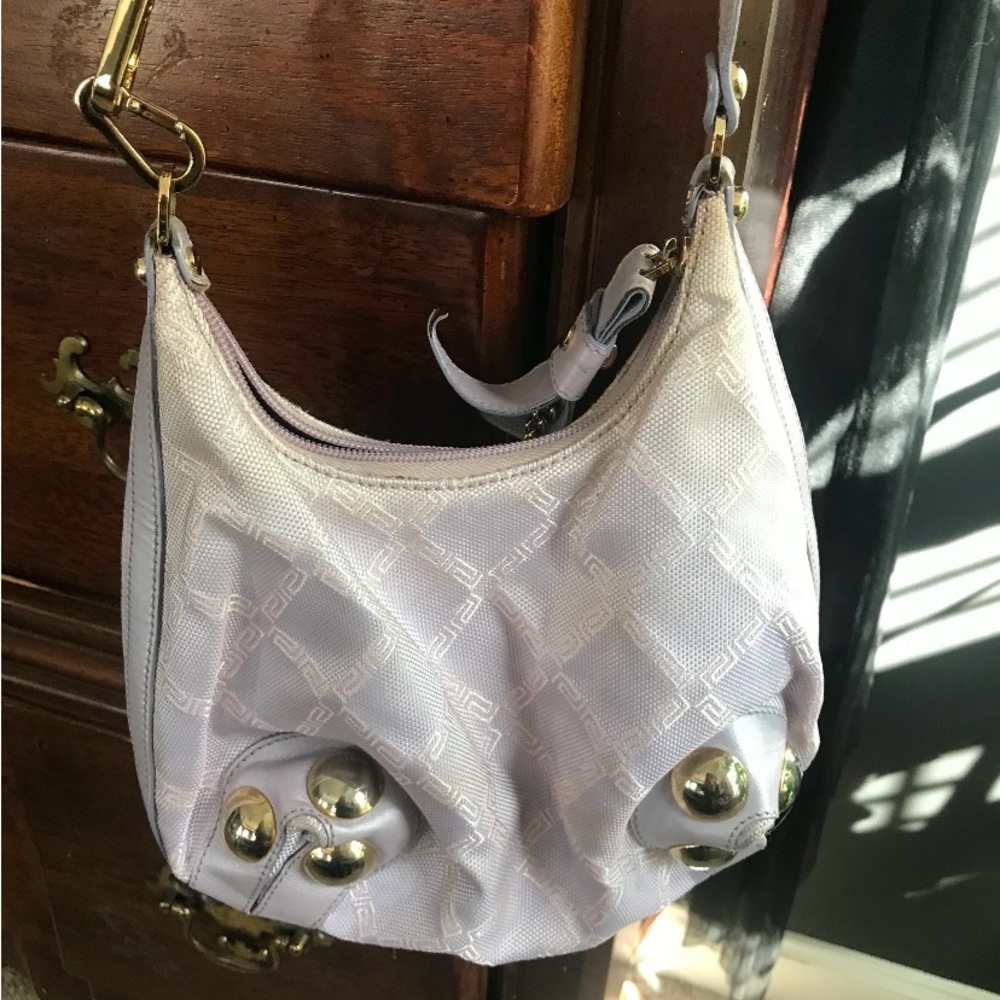 Givenchy light purple shoulder bag, comes with adjustable shoulders strap. - Picture 2 of 3
